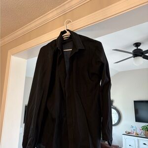 Black Button-Up Shirt Van Heusen reg fit 17.5 36/37